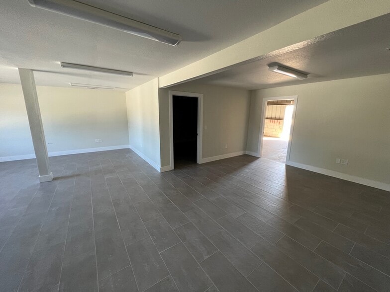 More Photos Of 2907 Brooks St, Lakeland Industrial For Lease