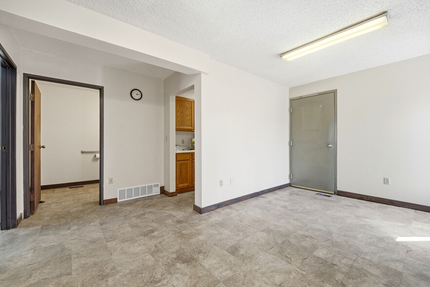 More Photos Of 3435 Kimball Cir, Colorado Springs Service For Lease