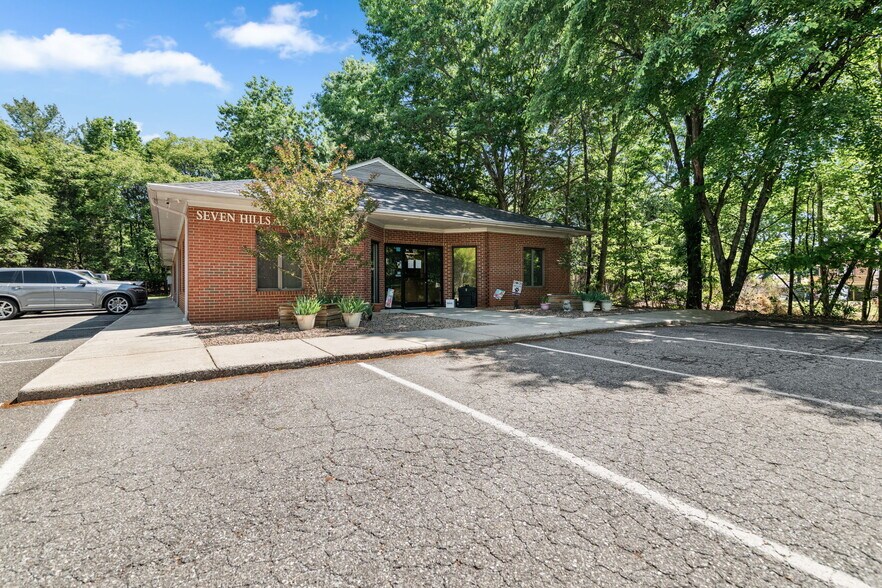 More Photos Of 3431 Waterlick Rd, Lynchburg Veterinarian Kennel For Sale