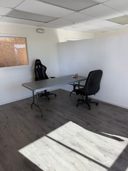 More Photos Of 14529 Archwood St, Van Nuys Storefront Retail Office For Lease
