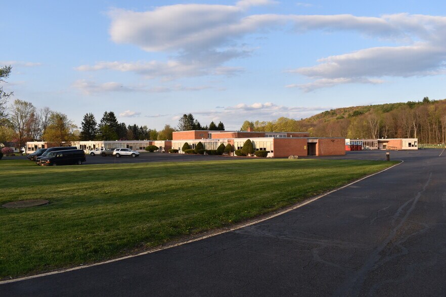 Primary Photo Of 213 Tracy Creek Rd, Vestal Township Warehouse For Sale