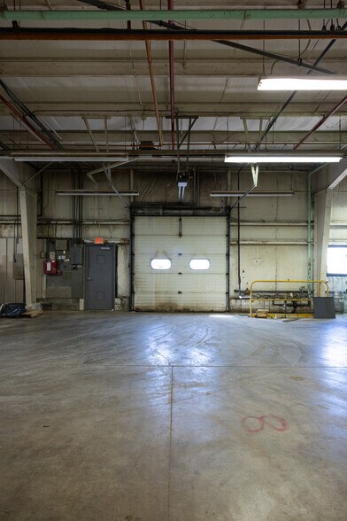 More Photos Of 246 E 4th St, Ashland Light Distribution For Sale