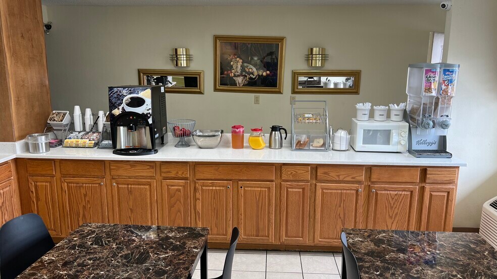 More Photos Of 1013 Highway 231 S, Troy Hotel For Sale