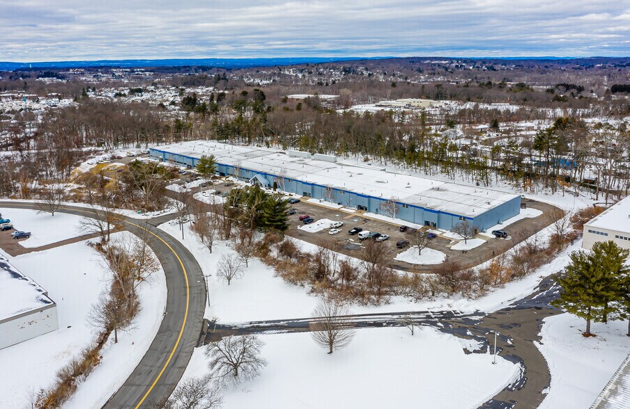 More Photos Of 169 Progress Dr, Manchester Manufacturing For Lease