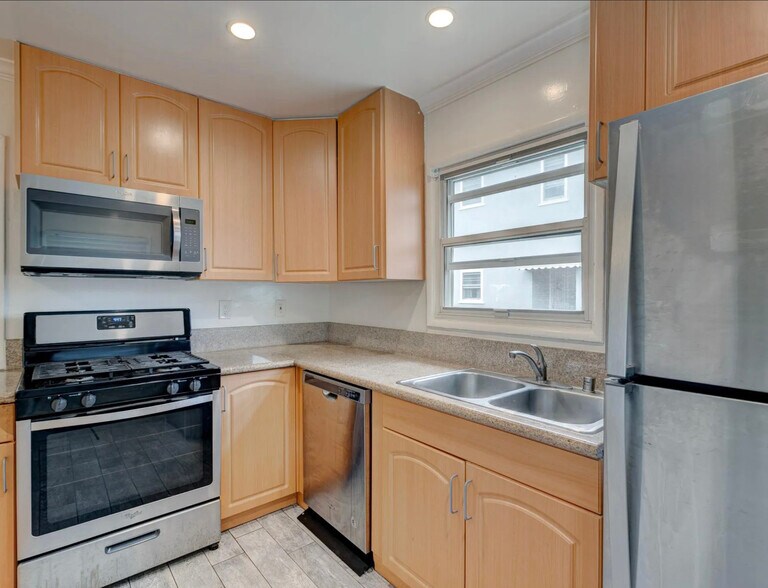 More Photos Of 8819 Reading Ave, Los Angeles Apartments For Sale