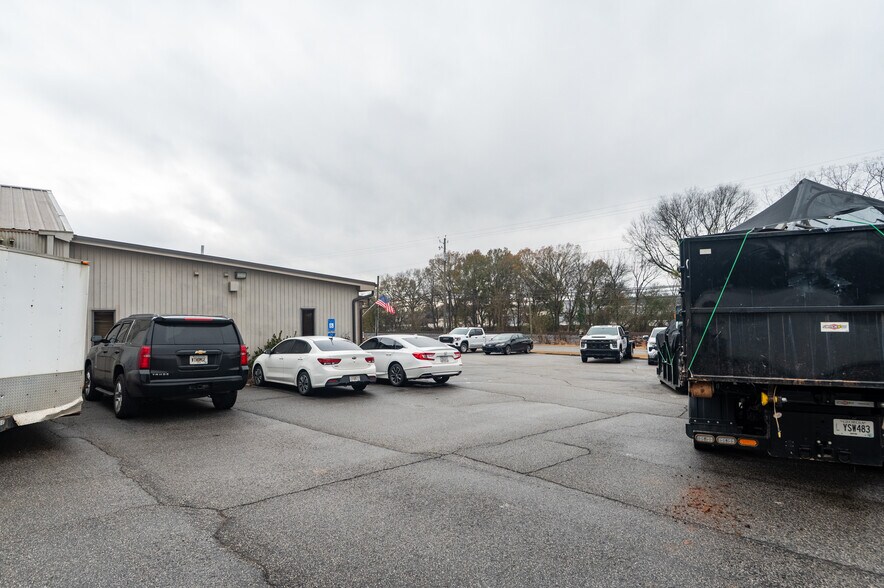 More Photos Of 606 S Tennessee St, Cartersville Flex For Lease