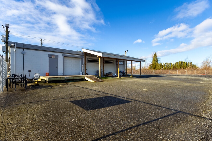 More Photos Of 22867 Fraser Hwy, Langley General Retail For Lease