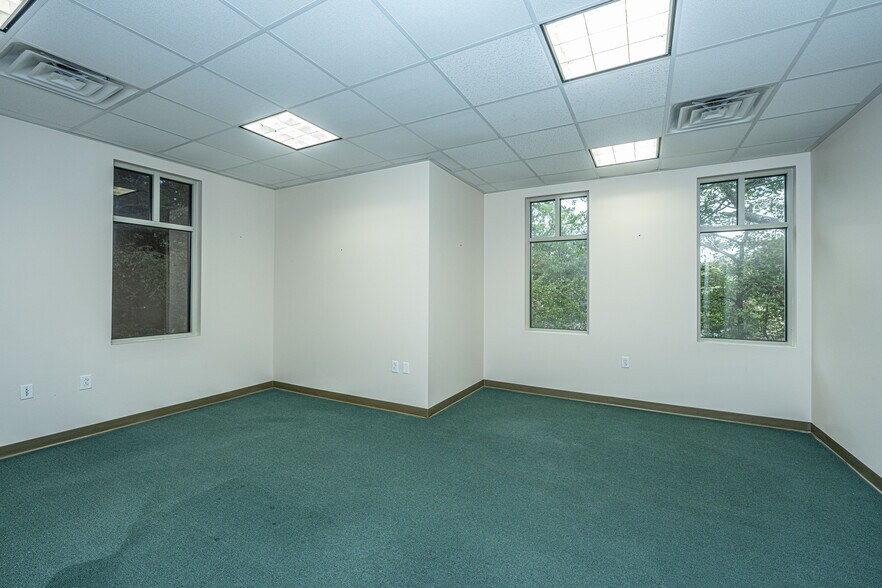 More Photos Of 901 Old Trolley Rd, Summerville Medical For Lease