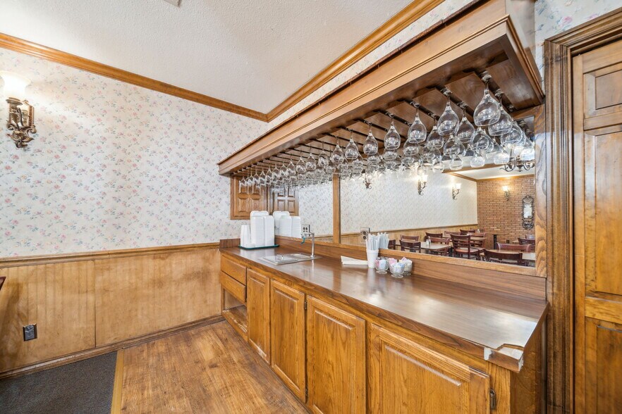 More Photos Of 319 E Illinois Ave, Vinita Restaurant For Sale