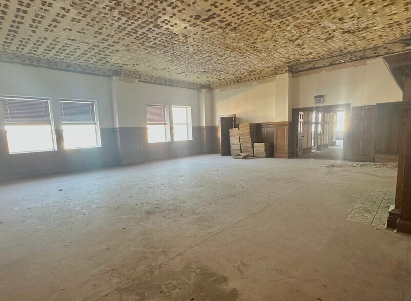 More Photos Of 510 S Wall Ave, Joplin Specialty For Sale