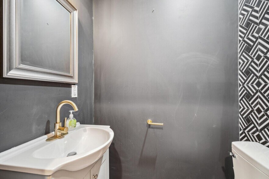 More Photos Of 4677 E Livingston Ave, Columbus Specialty For Sale