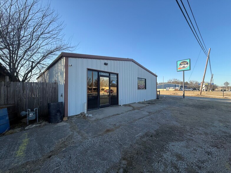 Primary Photo Of 16677 US Highway 77, Springer Restaurant For Lease