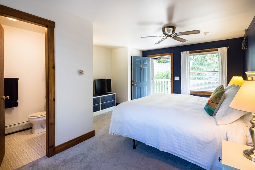 More Photos Of 68 Elm St, Camden Hotel For Sale