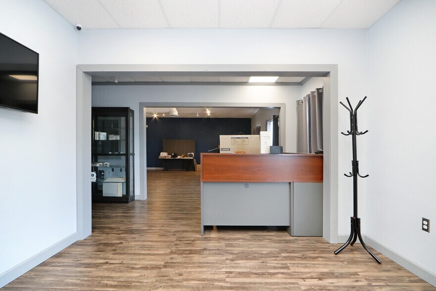 More Photos Of 1125 Westport Dr, Manhattan Office For Lease