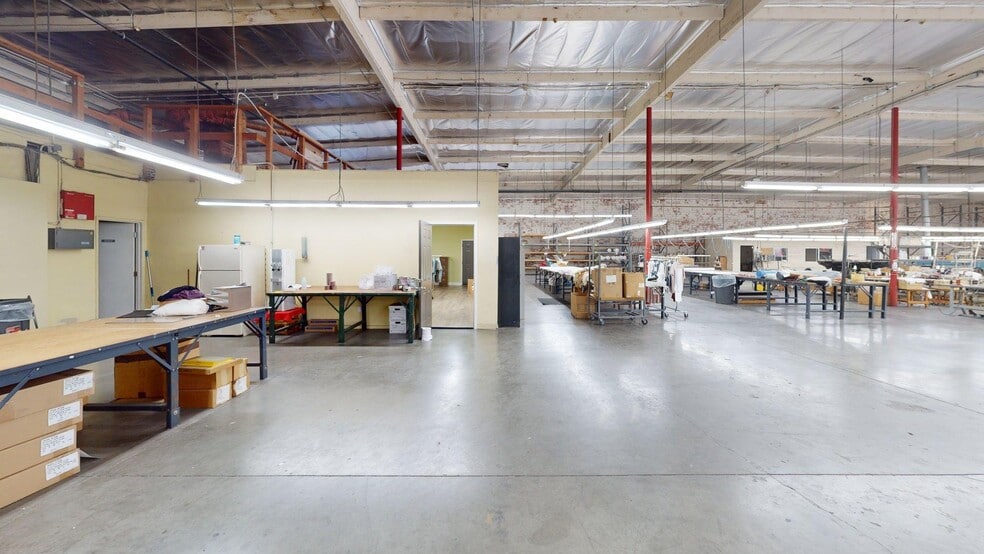 More Photos Of 206 W 140th St, Los Angeles Warehouse For Lease