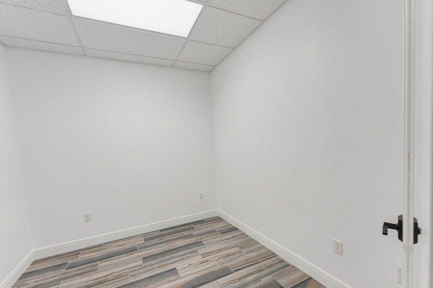 More Photos Of 3911 Golf Park Loop, Bradenton Office For Lease