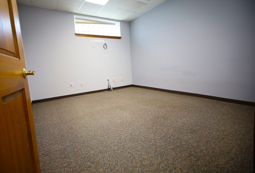 More Photos Of 326 Springside Ave, Pittsfield Office For Sale