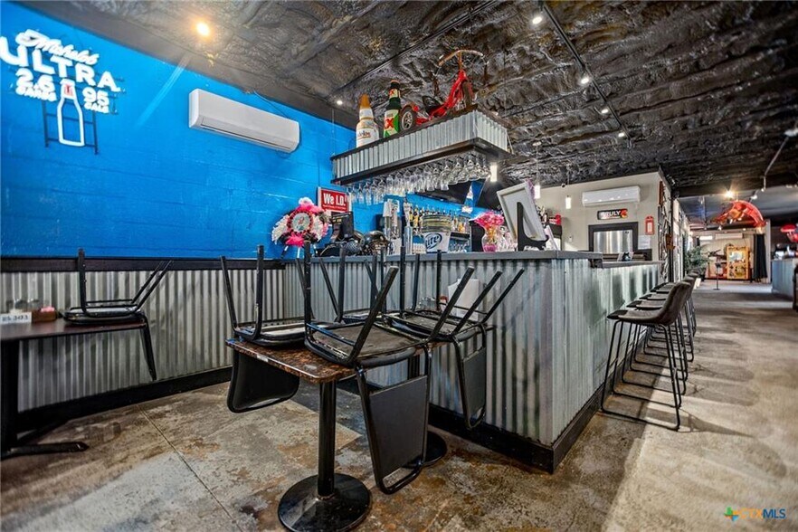 More Photos Of 619 Broadway St, Port Lavaca Restaurant For Sale