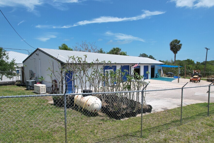 More Photos Of 6820 Woodmere Rd, Sebastian Light Distribution For Sale