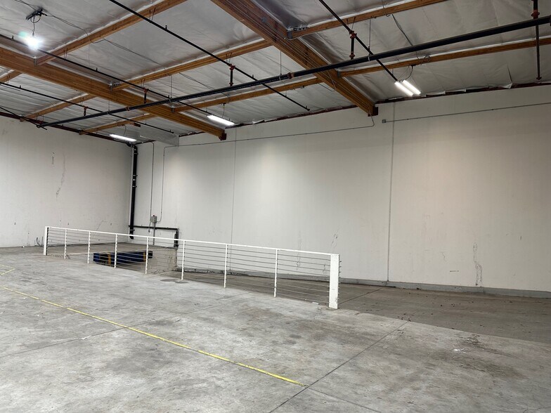 More Photos Of 1710 Ives Ave, Oxnard Warehouse For Lease