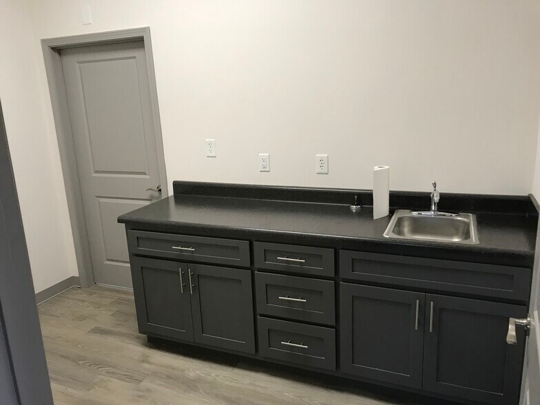 More Photos Of 3664 Southland Dr, Flowery Branch Warehouse For Lease