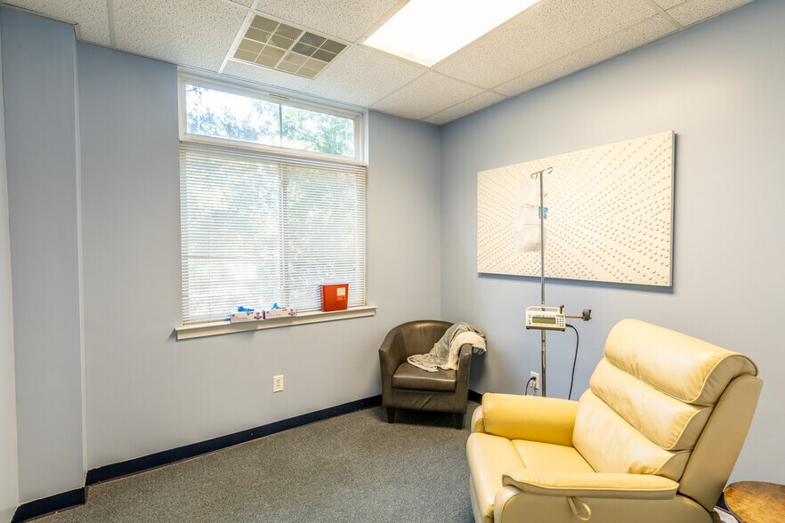 More Photos Of 1410 Incarnation Dr, Charlottesville Medical For Sale