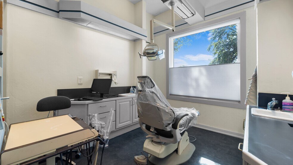 More Photos Of 189 Historic Town Sq, Lancaster Medical For Sale