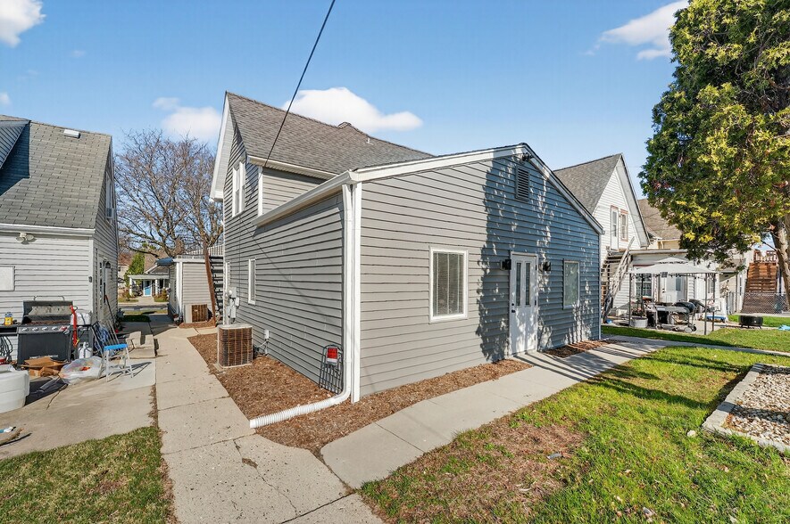 More Photos Of 533 S Main St, West Bend Office For Sale
