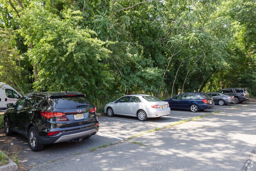 More Photos Of 1281-1285 State Route 35, Middletown Supermarket For Sale