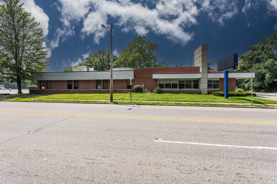 Primary Photo Of 1520 Washington Ave, Alton Bank For Sale