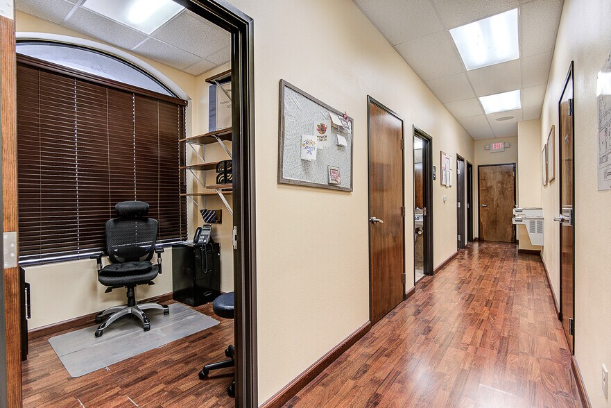 More Photos Of 720 W Nathan Lowe Rd, Arlington Medical For Sale