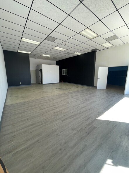 More Photos Of 42301-42325 10th St W, Lancaster General Retail For Sale
