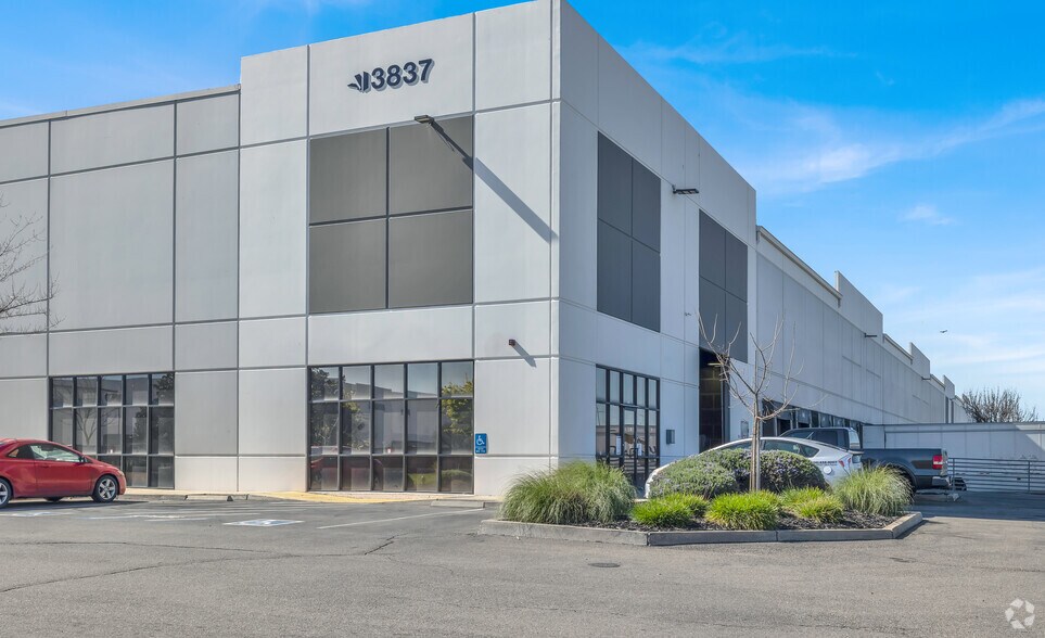 More Photos Of 3837 Producers Dr, Stockton Warehouse For Lease