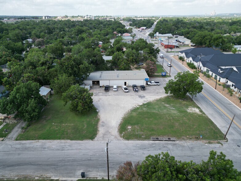 More Photos Of 1413 W San Antonio St, New Braunfels Freestanding For Sale
