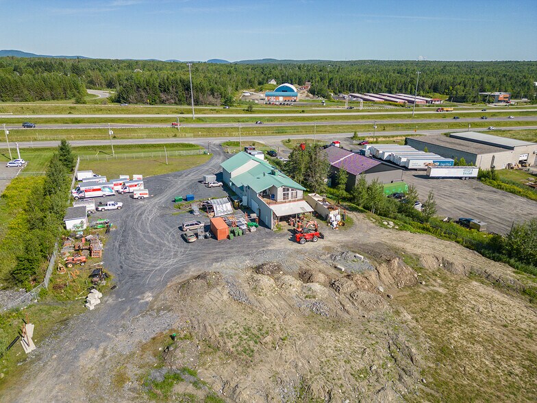 More Photos Of 9900 Boul Bourque, Sherbrooke Service For Lease