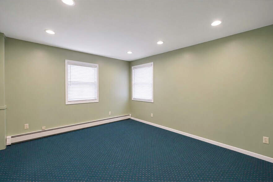 More Photos Of 147 N Ocean Ave, Patchogue Office For Sale