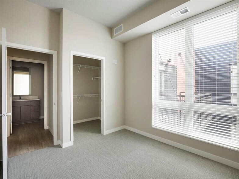 More Photos Of 10 2nd St SE, Minneapolis Apartments For Lease