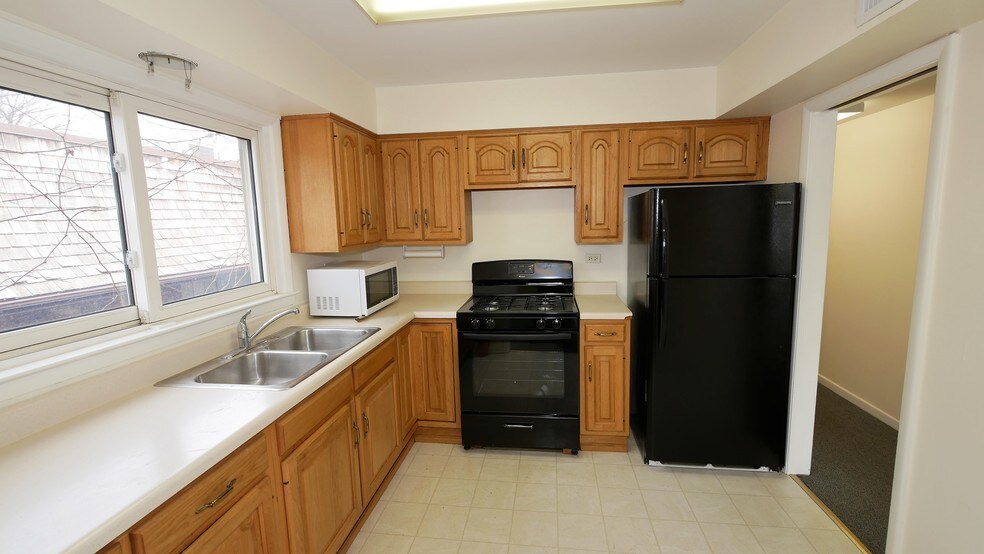 More Photos Of 175 N Washington St, Wheaton Office Residential For Sale