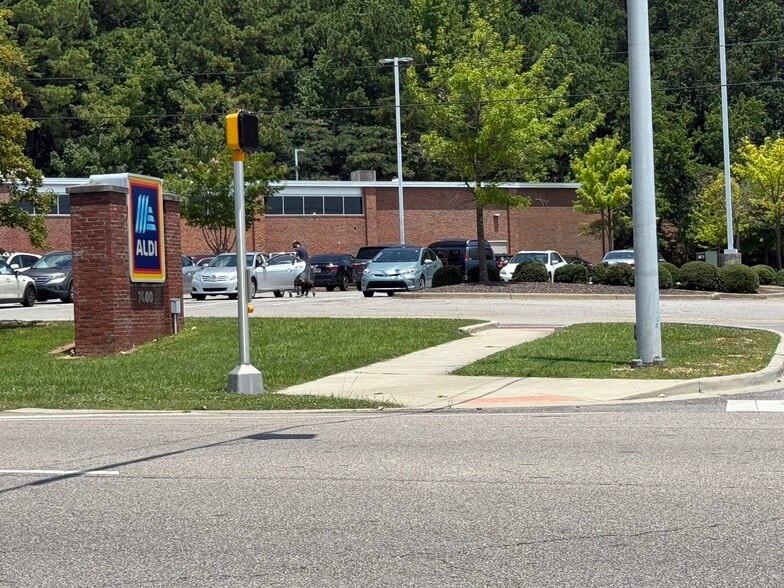 More Photos Of 7201 Crestwood Blvd, Birmingham Restaurant For Sale