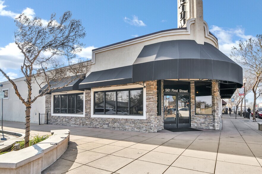 More Photos Of 561 1st St, Brentwood Storefront Retail Office For Sale