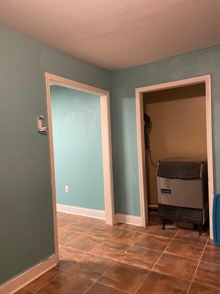 More Photos Of 4701 Downman Rd, New Orleans Bar For Lease