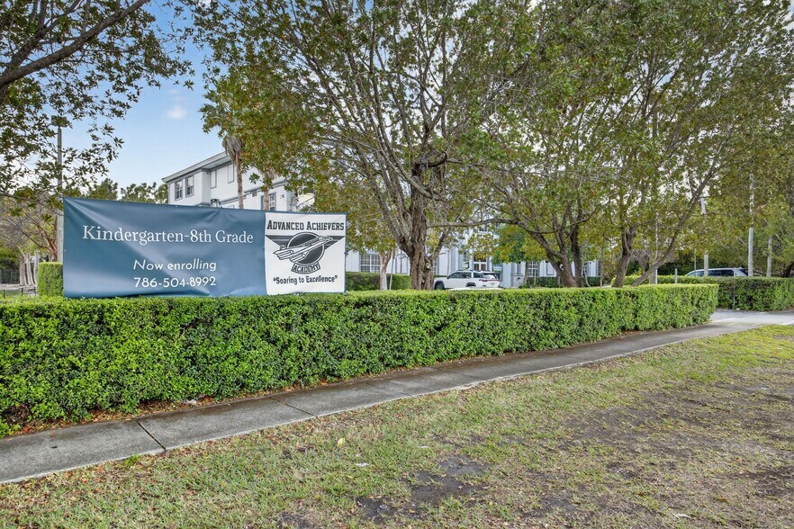 More Photos Of 713 W Palm Dr, Florida City Schools For Sale