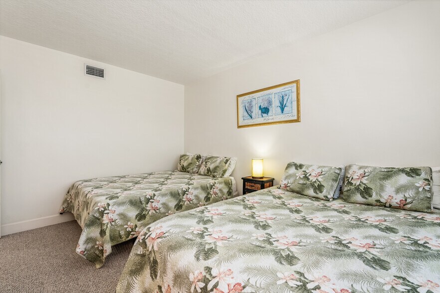 More Photos Of 23 Royal Palm Pointe, Vero Beach Restaurant For Sale