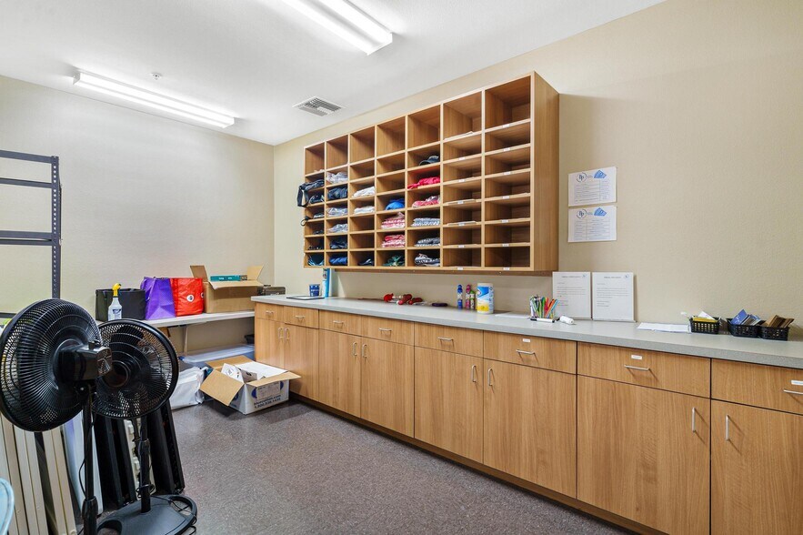 More Photos Of 1904 Thomas Ave, Leesburg Office For Lease