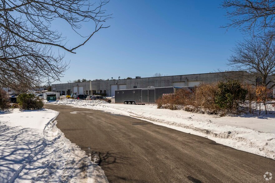 More Photos Of 140 Keyland Ct, Bohemia Office For Sale