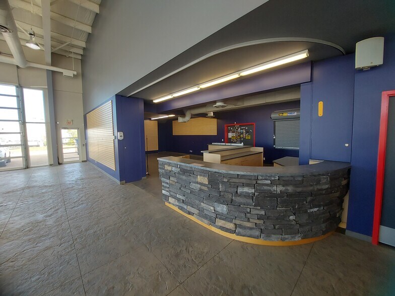 More Photos Of 342 Laura Ave, Red Deer County Auto Repair For Sale