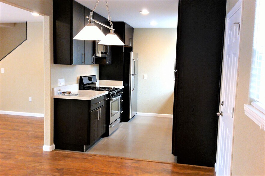 More Photos Of 1109 54th St, Oakland Multifamily For Sale