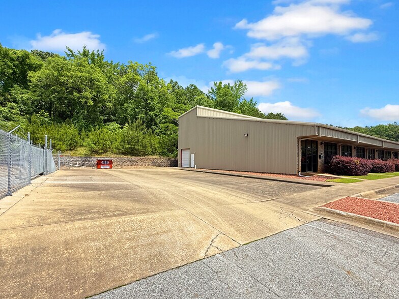 More Photos Of 4720 University Blvd E, Tuscaloosa Showroom For Lease