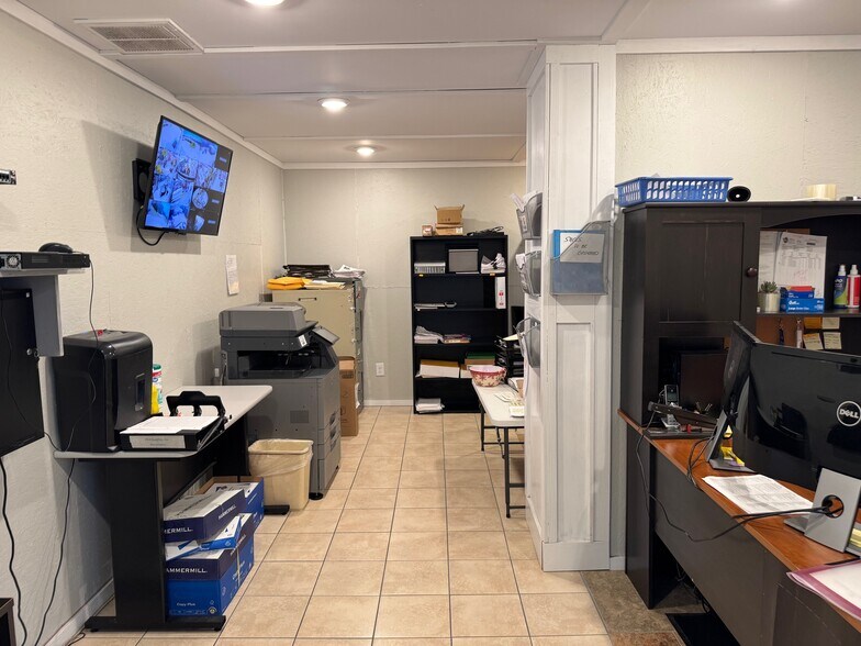 More Photos Of 205 Old Perry Rd, Bonaire General Retail For Sale