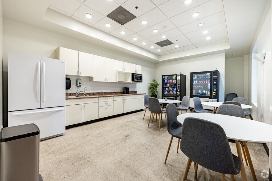 More Photos Of 5625 E Firestone Blvd, South Gate Warehouse For Lease